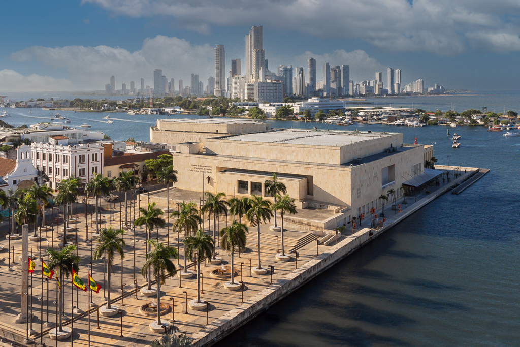 Fachada del Centro de Convenciones Cartagena de Indias - CCCi