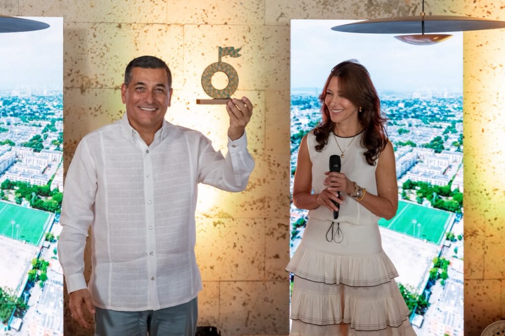 Reconocimiento a Dumek Turbay